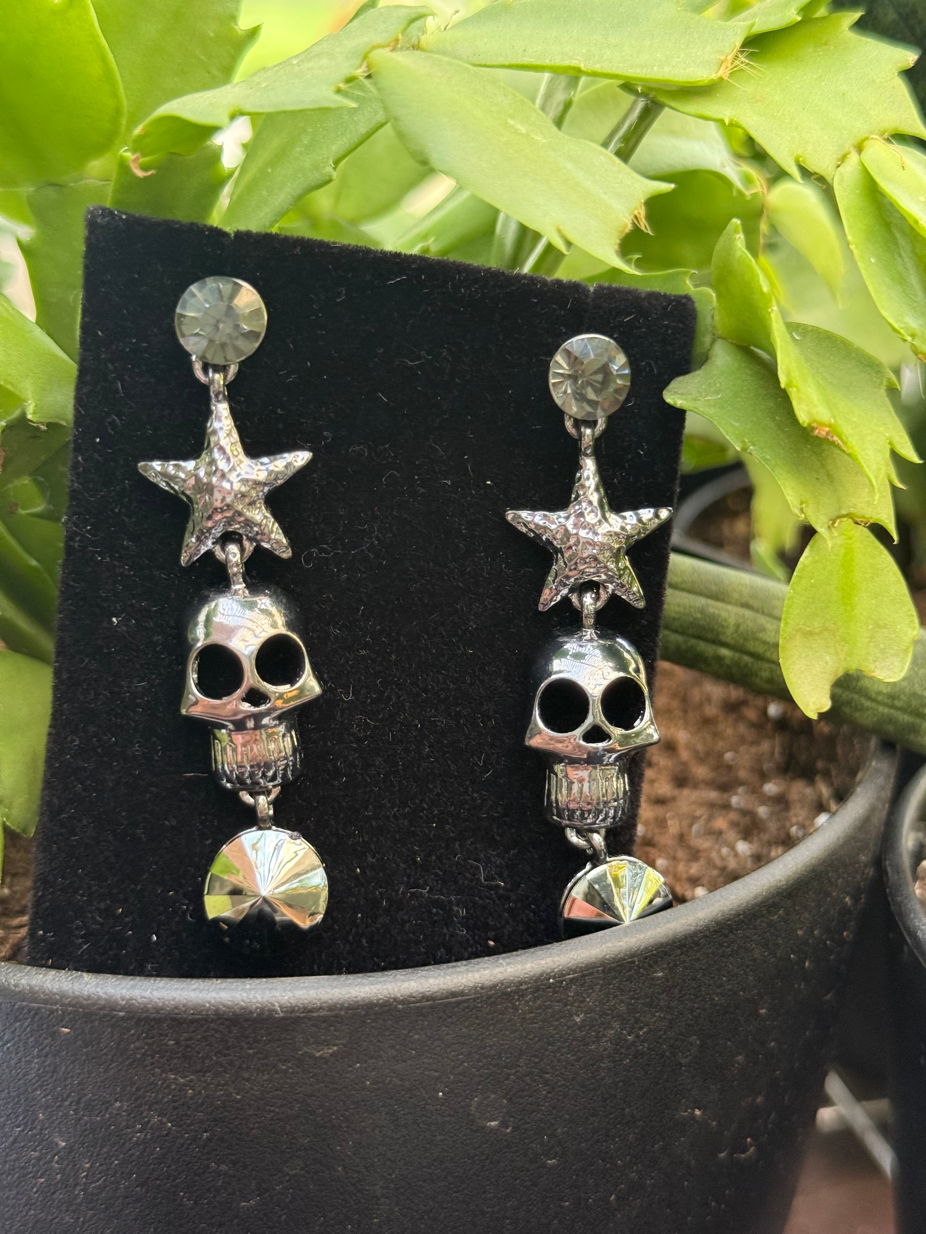 Skull & Star Dangle Earrings – Rhinestone Gothic Statement Jewelry